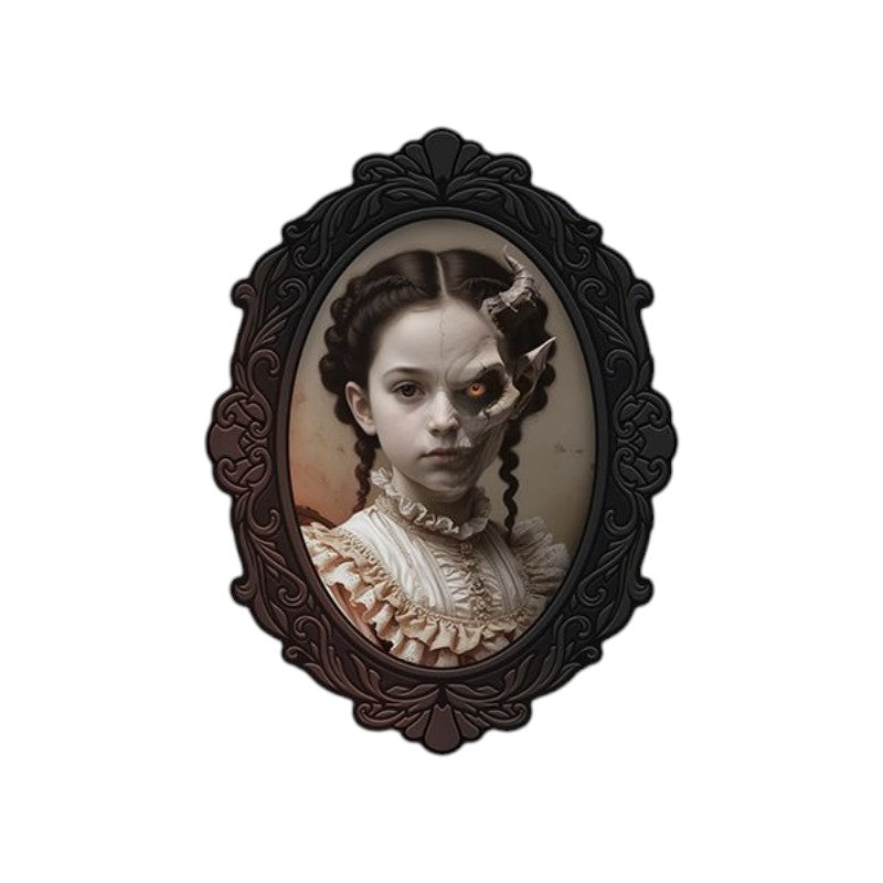Quadro olografico di Halloween con bambina che si trasforma in demone: effetto lenticolare e cornice ovale gotica. Scoprilo su Viano Shop!