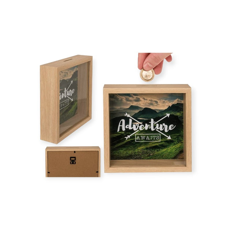 Salvadanaio porta risparmi in legno 20x20cm con sfondo "Adventure Awaits" l'avventura ti aspetta