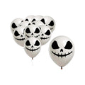 Palloncini Halloween bianchi con faccia di teschio dal sorriso cucito: decorazione spettrale per feste e party a tema. Scoprili su Viano Shop!