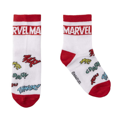 Bellissimo set regalo composto da 5 paia di calzini colorati per bambini a tema Avengers. Ogni coppia di calze ha raffigurato un supereroe differente.