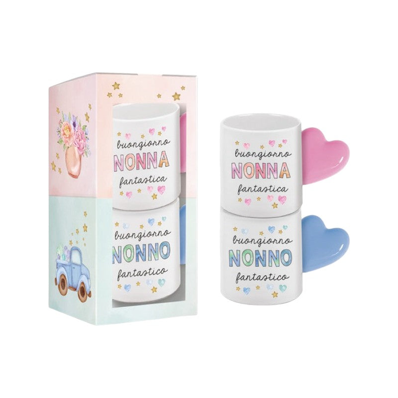 Bellissimo set composto da due tazzine da espresso per la festa dei nonni, una per il nonno ed una per la nonna con il manico a forma di cuore