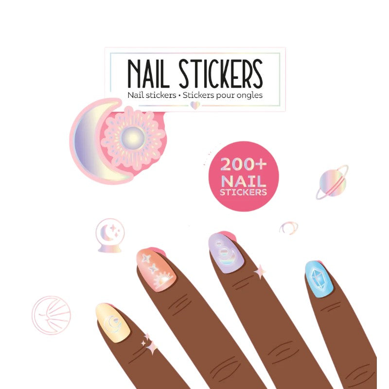 Sticker per unghie Legami Magic: oltre 200 nail stickers iridescenti con lune, stelle, soli e cristalli, testati dermatologicamente. Su Viano Shop!