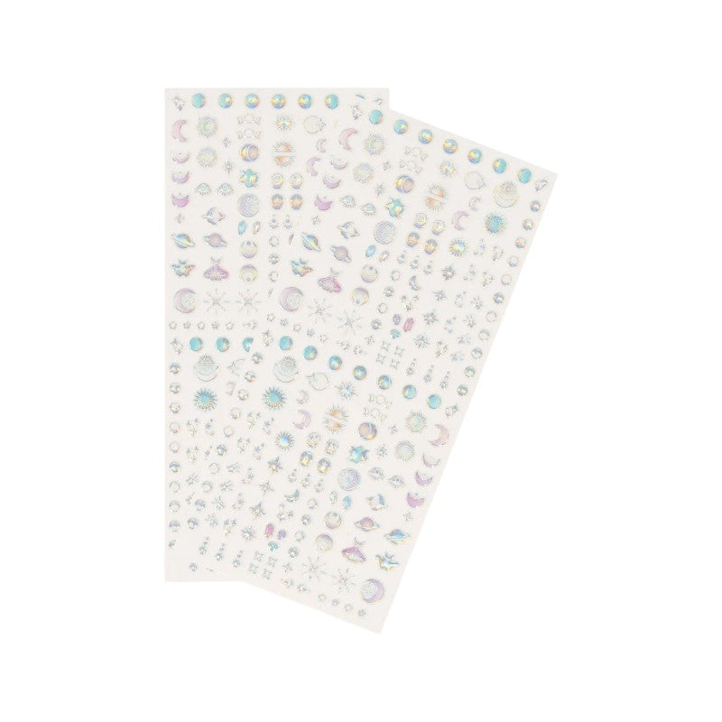 Sticker per unghie Legami Magic: oltre 200 nail stickers iridescenti con lune, stelle, soli e cristalli, testati dermatologicamente. Su Viano Shop!