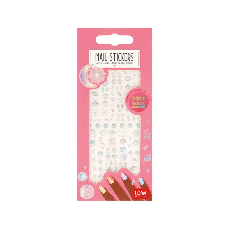 Sticker per unghie Legami Magic: oltre 200 nail stickers iridescenti con lune, stelle, soli e cristalli, testati dermatologicamente. Su Viano Shop!
