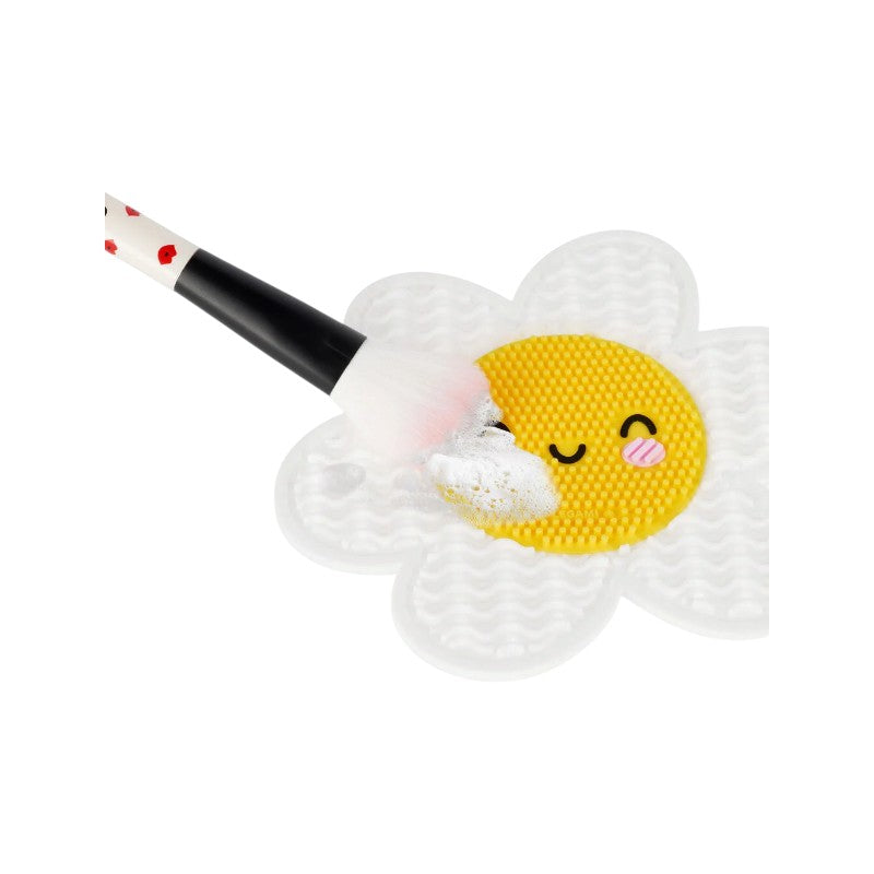 Tappetino pulisci pennelli Legami Margherita Brush It Off con texture per pulizia profonda e ventose antiscivolo. Scoprilo su Viano Shop!
