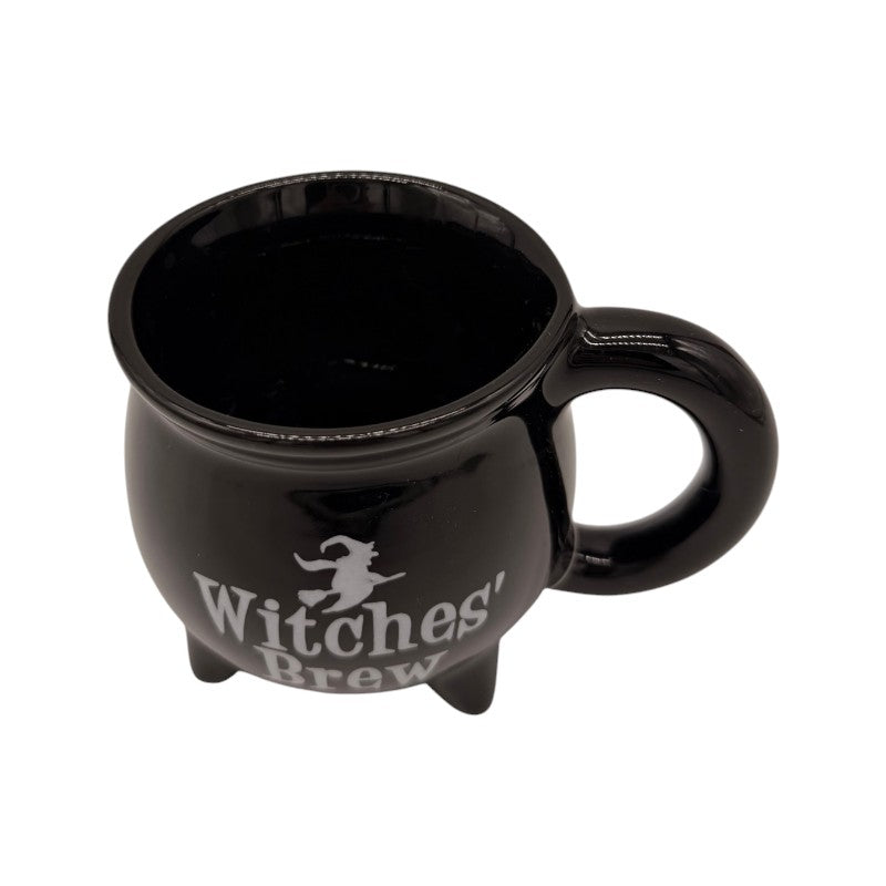 Tazza calderone Witches’ Brew di Halloween nera con strega sulla scopa: mug originale per tè, tisane e cioccolata. Scoprila su Viano Shop!