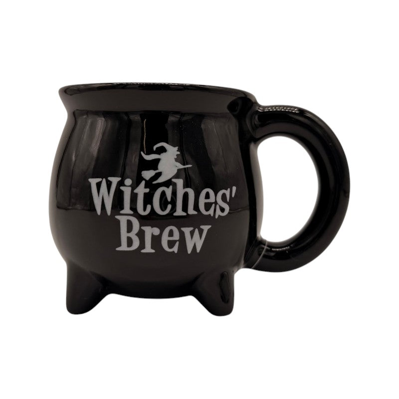 Tazza calderone Witches’ Brew di Halloween nera con strega sulla scopa: mug originale per tè, tisane e cioccolata. Scoprila su Viano Shop!
