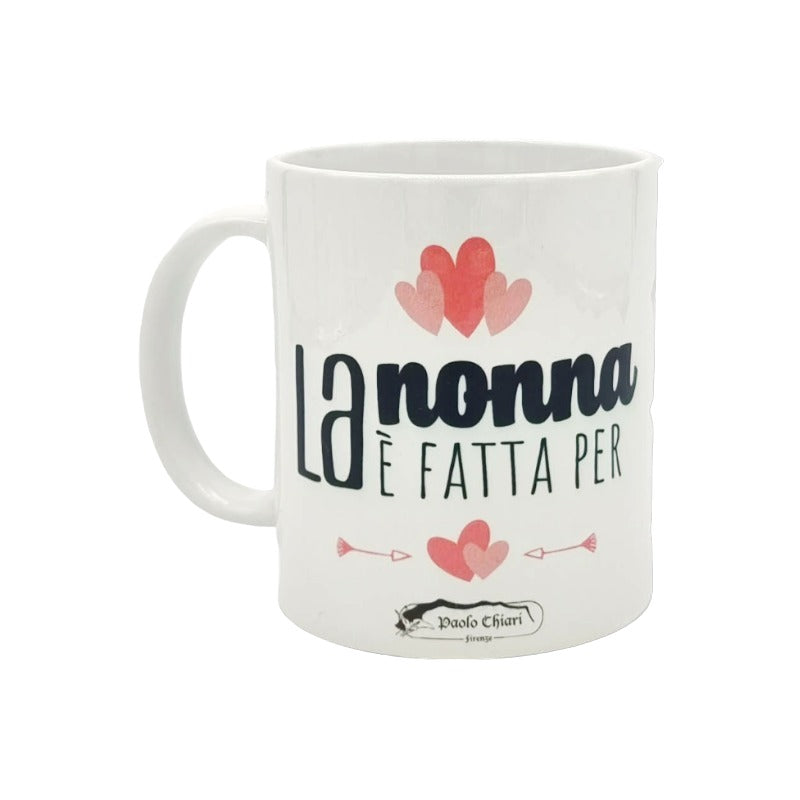 Tazza regalo per la festa dei nonni. Fatta in ceramica bianca di altissima qualità con la scritta "la nonna è fatta per...amare, giocare ed aggiustare le cose"