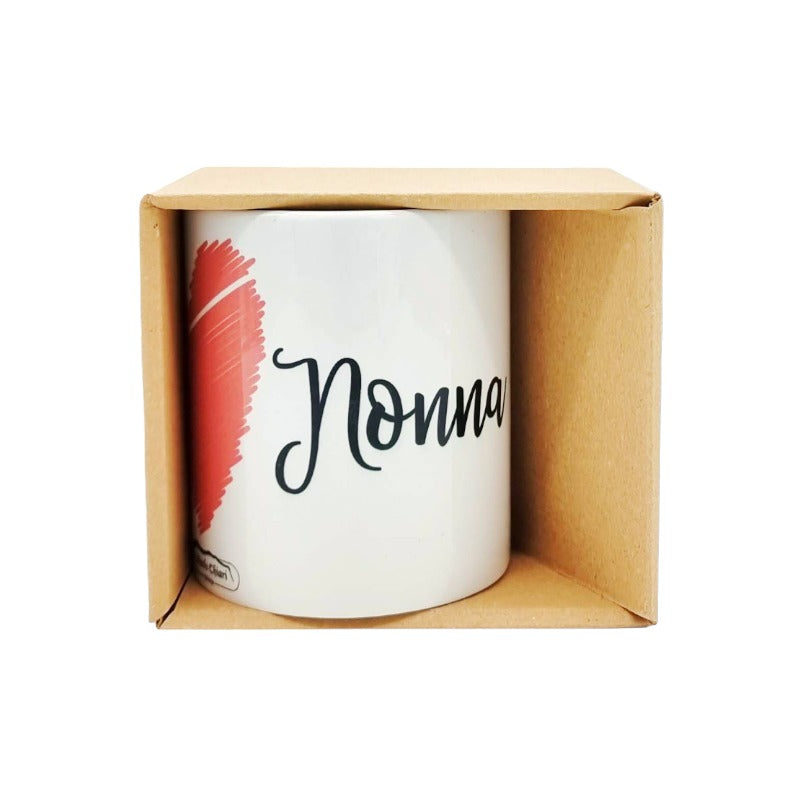 Tazza regalo per la festa dei nonni. Fatta in ceramica bianca di altissima qualità con la scritta "nonna" ed il cuore disegnato