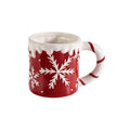 Bellissima tazza natalizia in ceramica con dei fiocchi di neve in rilievo colorati