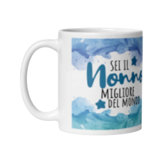 Bellissima tazza per il tuo super nonno, bianca con dettagli azzurri e la scritta "Sei il nonno migliore del mondo, enjoy the moment"