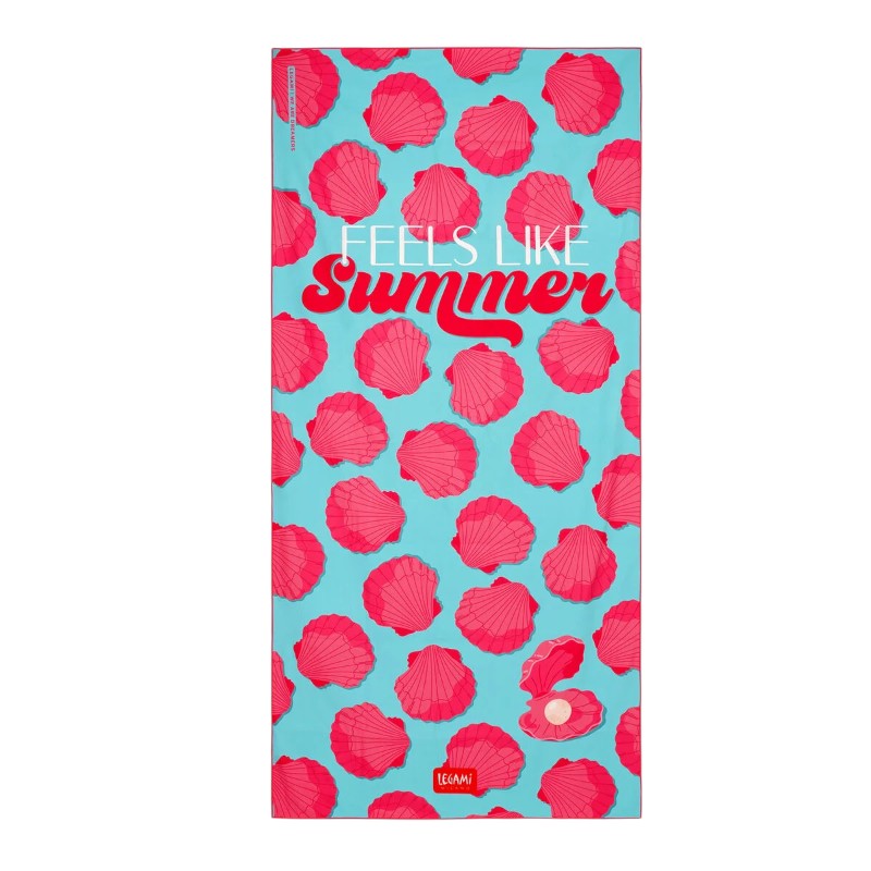 Telo mare Legami Feels Like Summer 180x85cm: poliestere asciugante, 331g, design conchiglie fucsia su azzurro. Coordinato con pochette. Scoprilo su Viano Shop!
