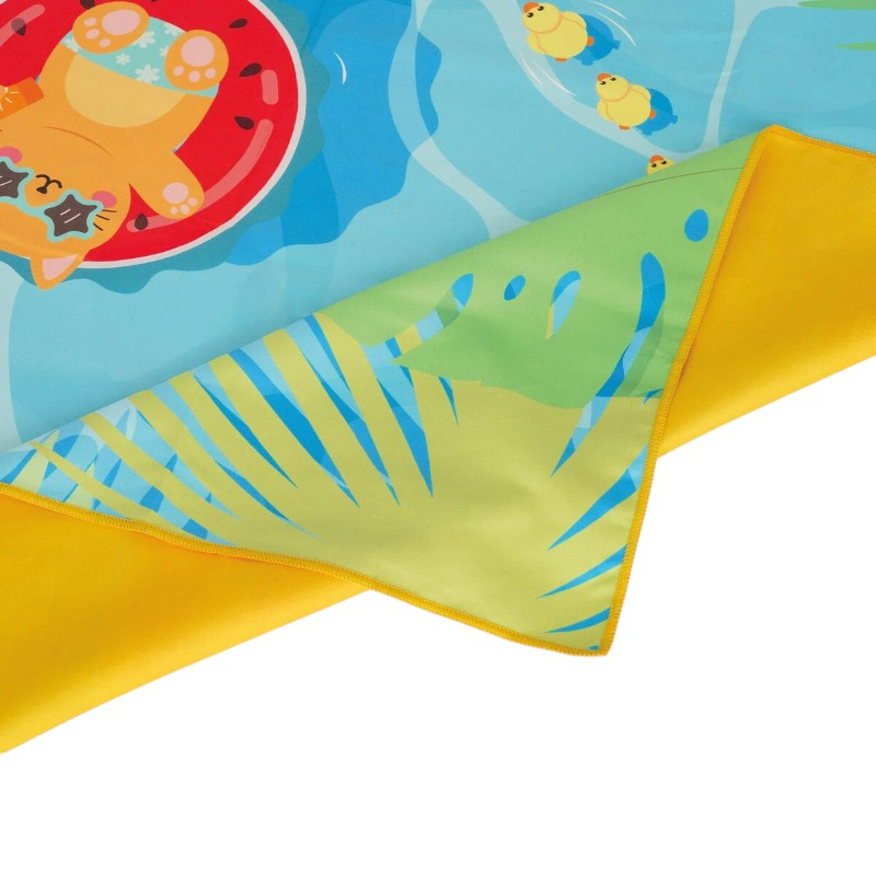 Telo mare Legami Out of Office 180x85cm: poliestere e poliammide asciugante, 331g, design kawaii animaletti in piscina. Il telo spiaggia più divertente!
