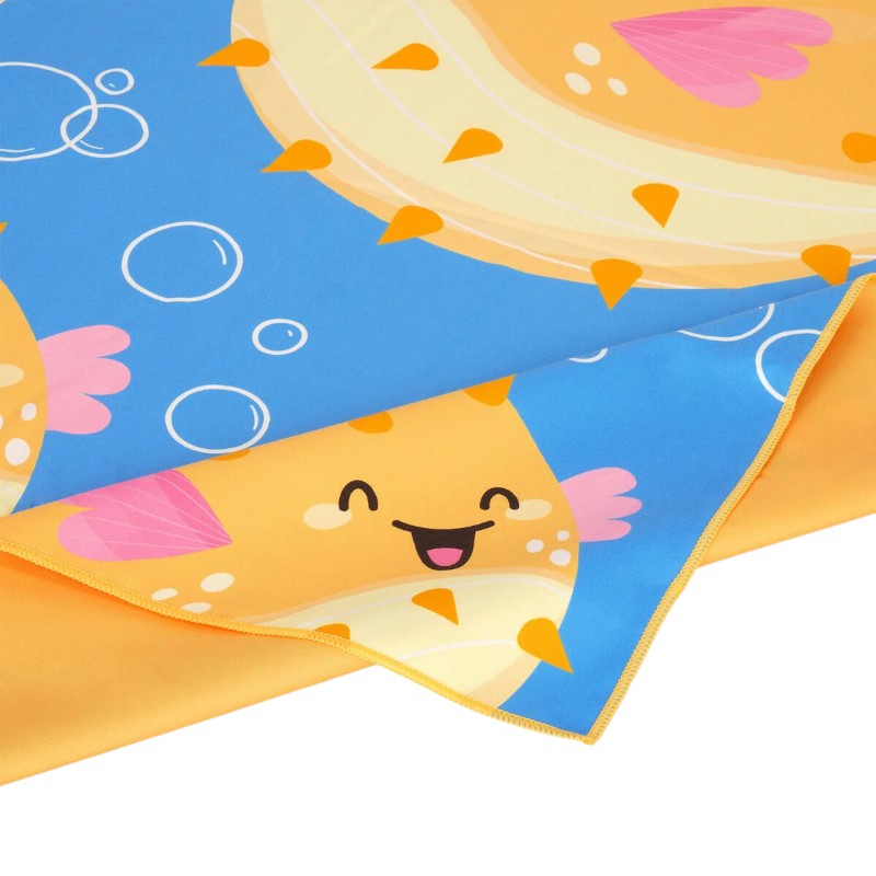 Telo mare Legami Pufferfish 180x85cm: poliestere asciugante, 331g, design kawaii pesce palla More Bubbles Less Troubles. Il telo spiaggia più allegro dell'estate!
