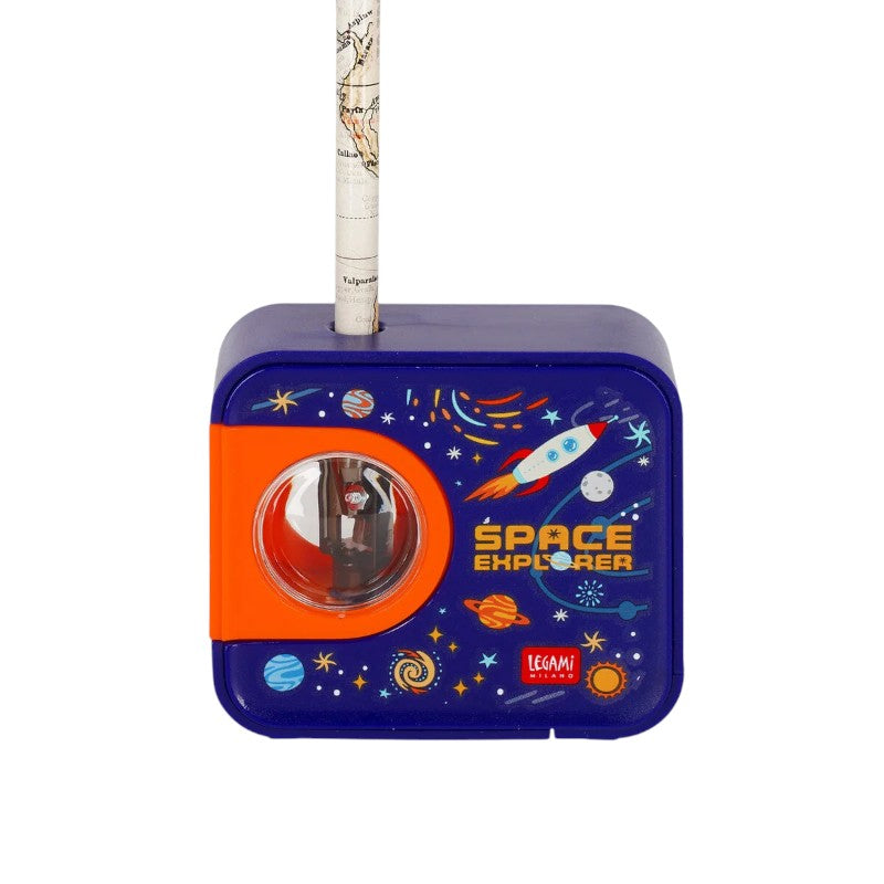 Temperamatite elettrico Legami Top of the Tip Space Explorer — lama tungsteno, matite 6-8 mm, design spazio blu notte. Regalo originale per bambini.