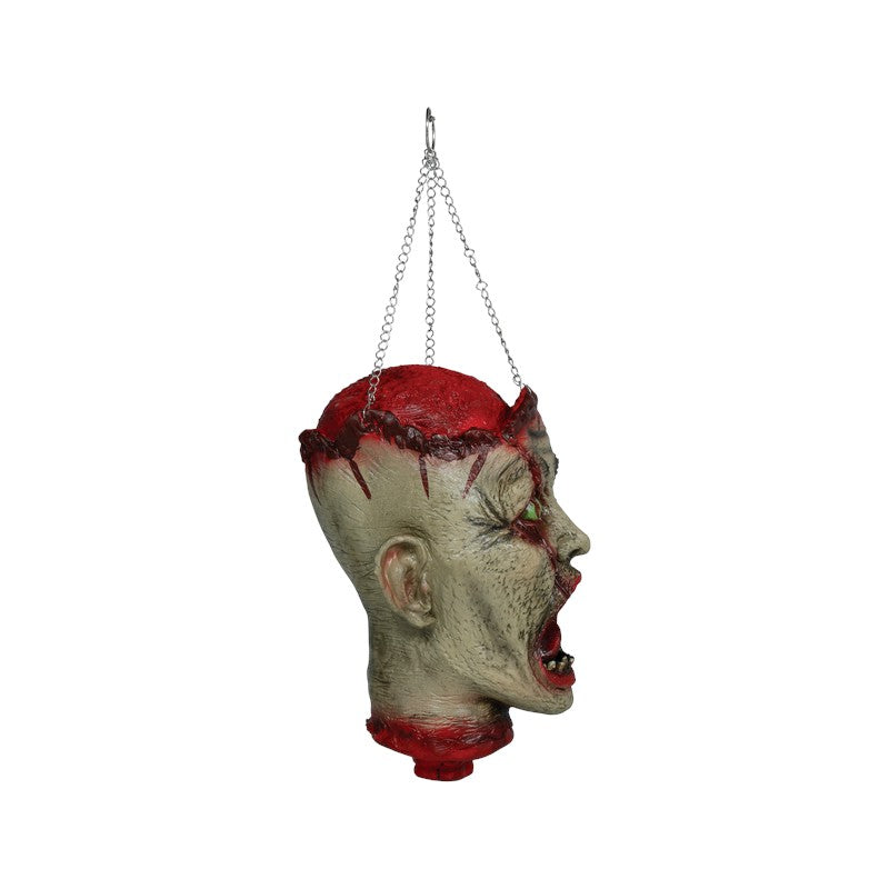 Testa horror decorativa di Halloween con catena: decorazione da appendere con occhi verdi e cranio cucito per feste e case infestate. Su Viano Shop!