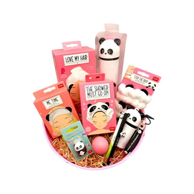 Uovo di pasqua pieno di tantissimi prodotti legami a tema panda