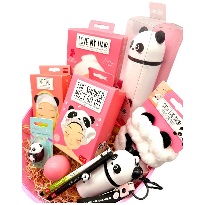 Uovo di pasqua pieno di tantissimi prodotti legami a tema panda