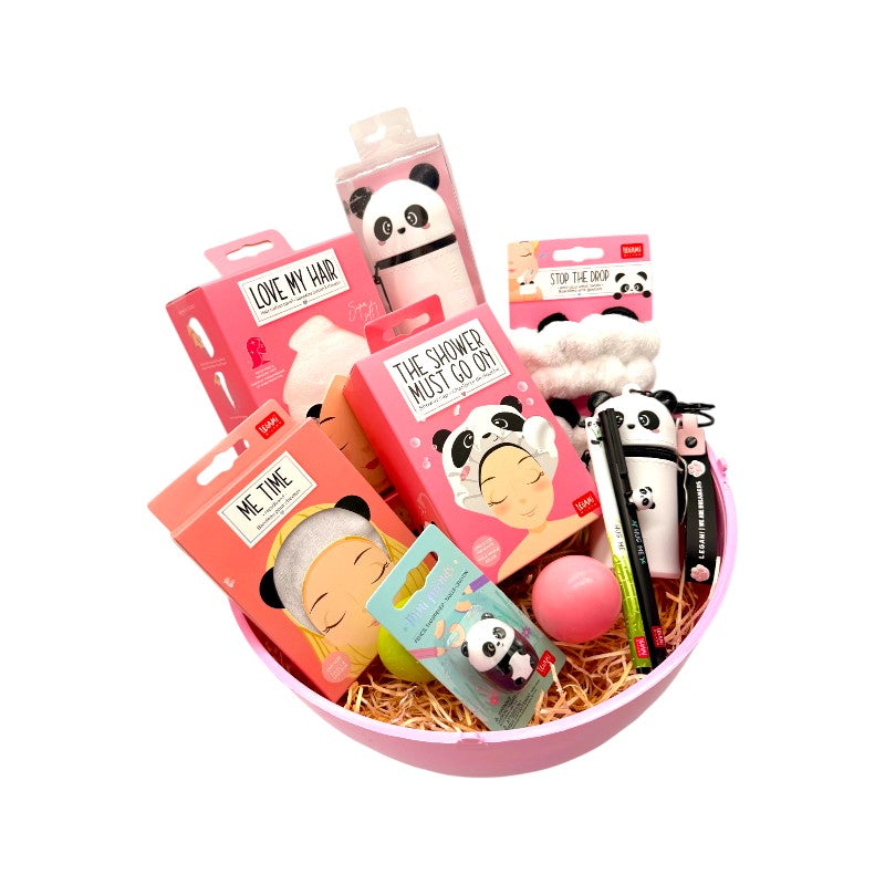 Uovo di pasqua pieno di tantissimi prodotti legami a tema panda