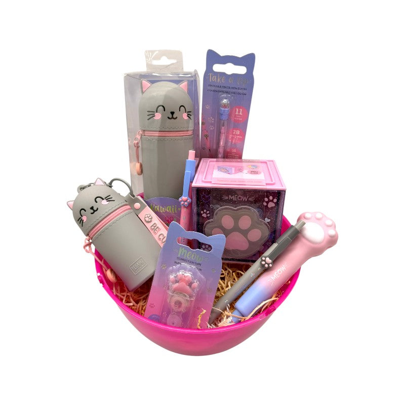 Uovo di Pasqua pieno di prodotti legami tutti a tema gattino