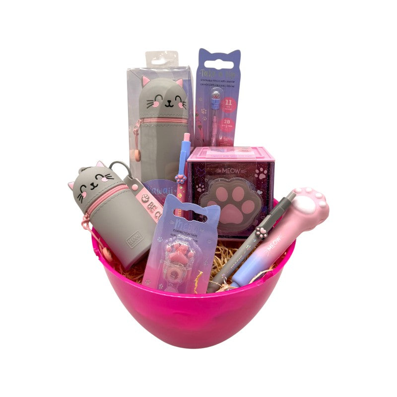 Uovo di Pasqua pieno di prodotti legami tutti a tema gattino