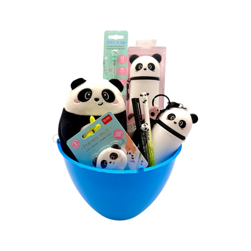 Uovo di pasqua pieno di prodotti tutti a tema panda