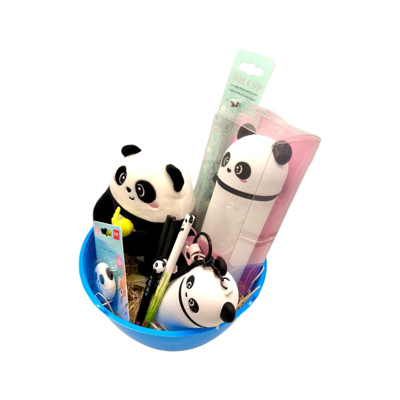 Uovo di pasqua pieno di prodotti tutti a tema panda