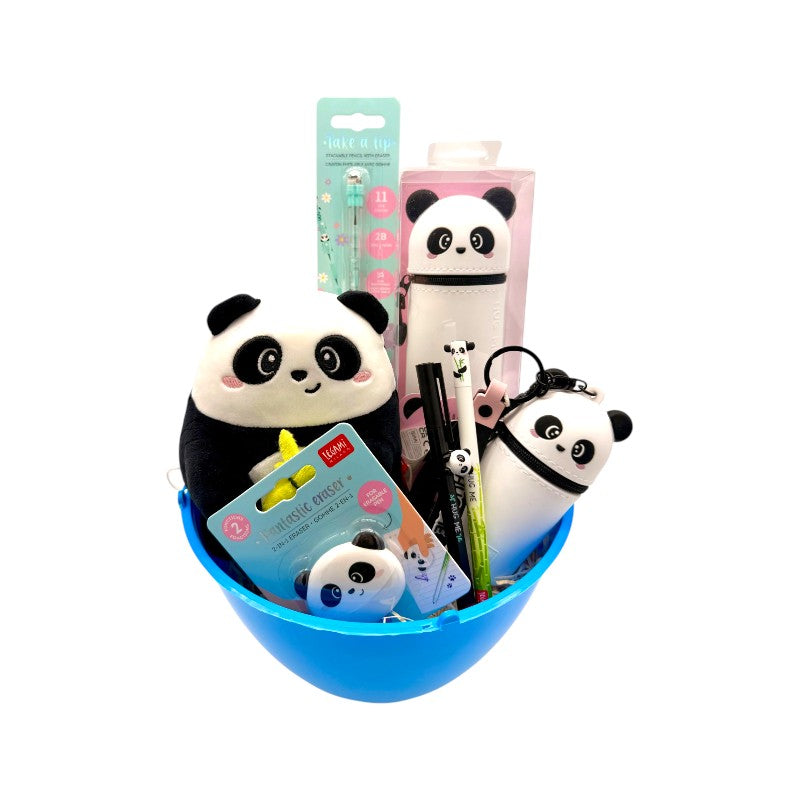 Uovo di pasqua pieno di prodotti tutti a tema panda