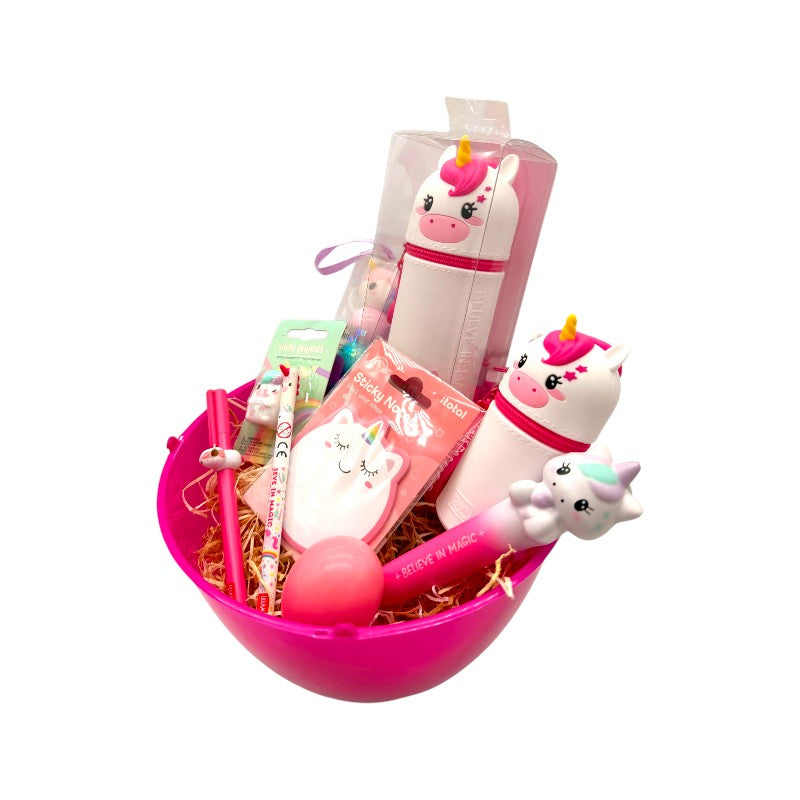 Uovo di pasqua pieno di prodotti legami tutti a tema unicorno