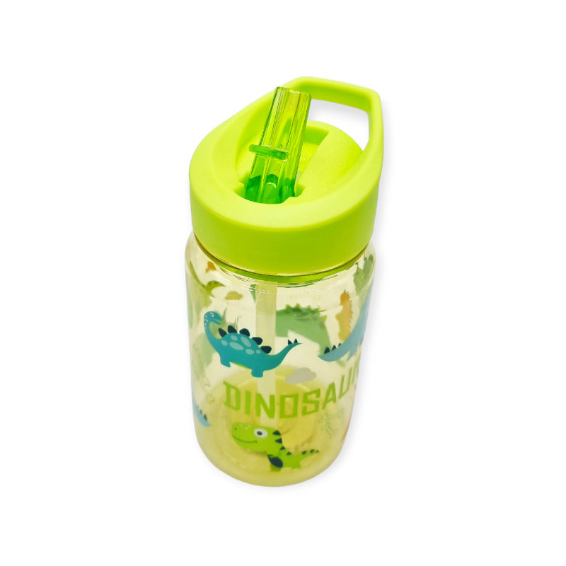 Fantastica borraccia per bambini in tritan, priva di ogni tipo di materiale dannoso, 0% plastica, Bpa Free e 100% riciclabile. La borraccia ha un design verde-trasparente a tema "Dinosauri" con disegni di vari tipi di dinosauri. E' dotata di un beccuccio che favorisce l'agevole apertura e chiusura. dall'alto