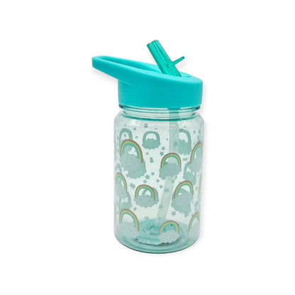 Fantastica borraccia per bambini in tritan, priva di ogni tipo di materiale dannoso, 0% plastica, Bpa Free e 100% riciclabile. La borraccia ha un design verde-trasparente a tema "Dinosauri" con disegni di vari tipi di dinosauri. E' dotata di un beccuccio che favorisce l'agevole apertura e chiusura.