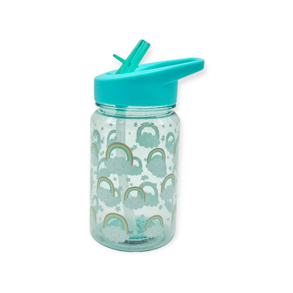 Fantastica borraccia per bambini in tritan, priva di ogni tipo di materiale dannoso, 0% plastica, Bpa Free e 100% riciclabile. La borraccia ha un design verde acqua-trasparente a tema "Nuvole" con disegni di arcobaleni e nuvole. E' dotata di un beccuccio che favorisce l'agevole apertura e chiusura.