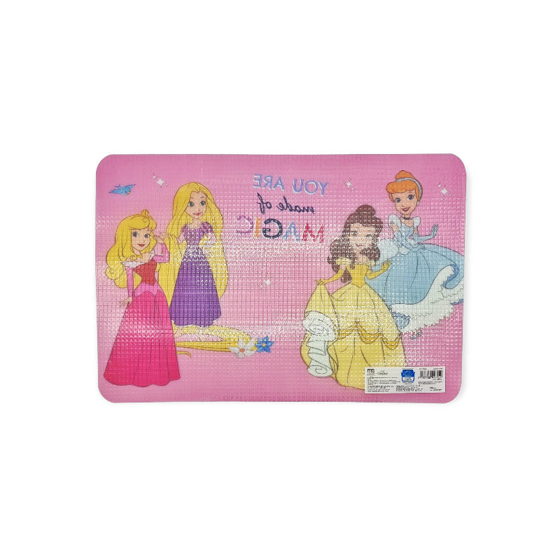 Fantastica tovaglietta in Pvc completamente antimacchia ed anti stiro. Design di colore rosa con le immagini delle più famose principesse Disney. Ottima per la colazione. Retro